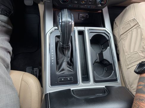 Used 2015 Ford F150 Lariat w/ Equipment Group 502A Luxury AWD/4WD image 30