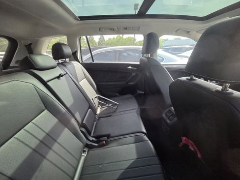 Used 2023 Volkswagen Tiguan SE w/ Panoramic Sunroof Package image 5