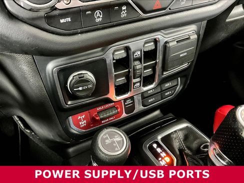Used 2024 Jeep Gladiator Mojave AWD/4WD image 13