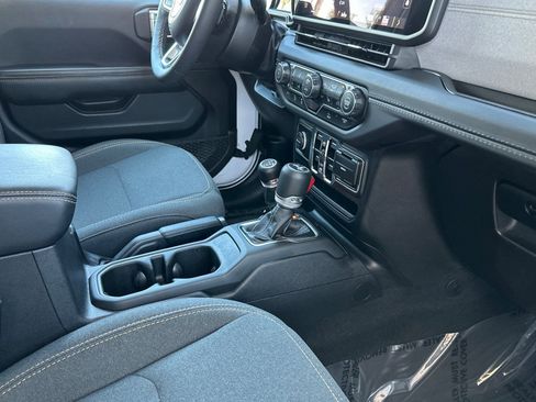 Used 2025 Jeep Wrangler Unlimited Sahara AWD/4WD image 16
