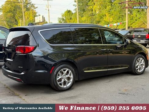 Used 2019 Chrysler Pacifica Limited FWD image 8