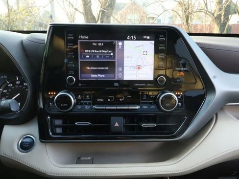 Used 2020 Toyota Highlander Limited image 18