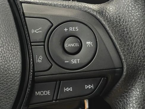 Used 2021 Toyota RAV4 LE image 30