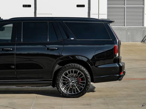Used 2023 Cadillac Escalade V image 7