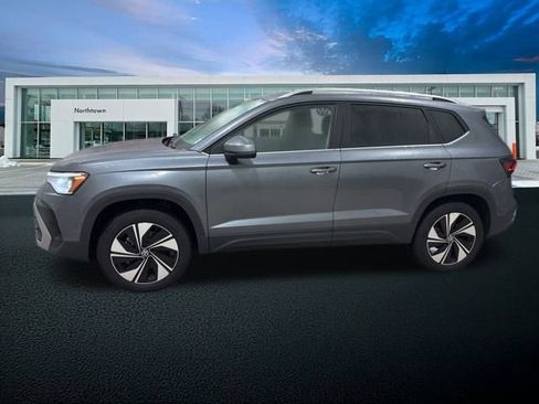 New 2025 Volkswagen Taos SE image 3