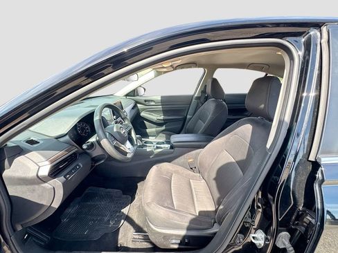 Used 2024 Nissan Altima 2.5 SV FWD image 30