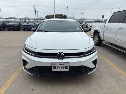 Used 2025 Volkswagen Jetta Sport image 8