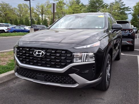 Used 2023 Hyundai Santa Fe SE AWD/4WD image 2