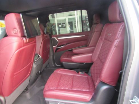 Used 2025 Cadillac Escalade ESV Sport w/ Touring Package AWD/4WD image 13