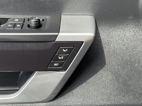 Used 2022 Toyota Tundra Platinum AWD/4WD image 18