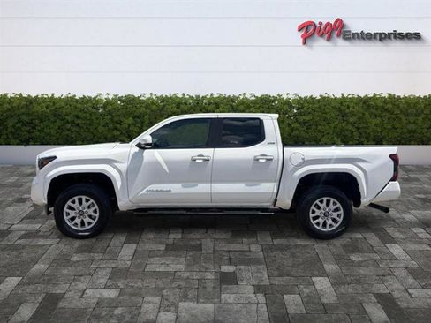 Used 2024 Toyota Tacoma SR5 AWD/4WD image 3