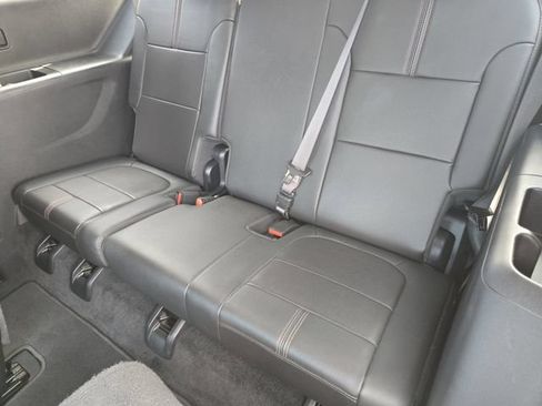 Used 2023 Chevrolet Traverse RS AWD/4WD image 30