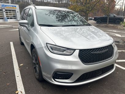 Used 2022 Chrysler Pacifica Touring-L w/ S Appearance Package