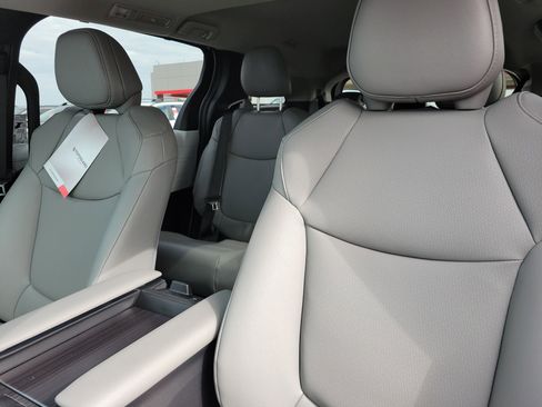 New 2026 Toyota Sienna XLE image 15