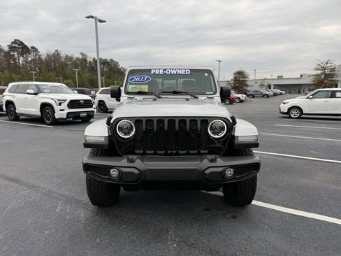 Used 2023 Jeep Gladiator Willys image 2