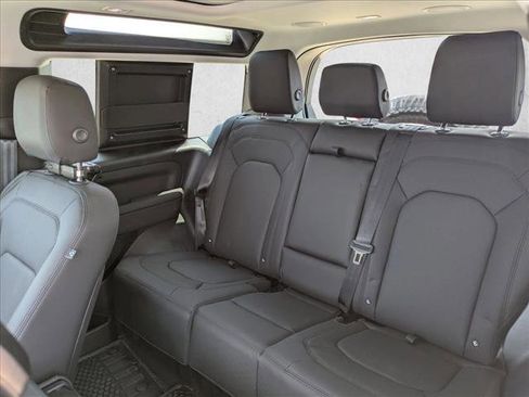 New 2025 Land Rover Defender 90 X-Dynamic SE image 16