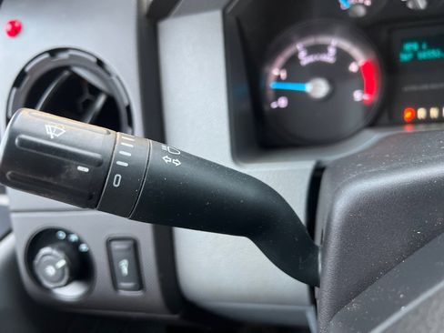 Used 2015 Ford F550 4x4 Regular Cab Super Duty image 17