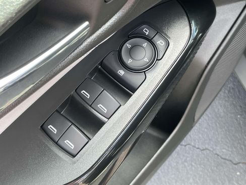 Used 2025 Chevrolet Trax LT FWD image 11