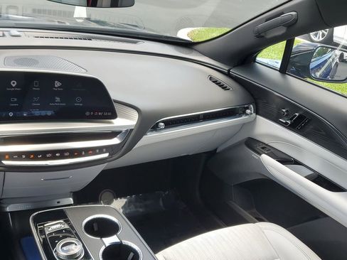Certified 2024 Cadillac Lyriq Luxury AWD/4WD image 19