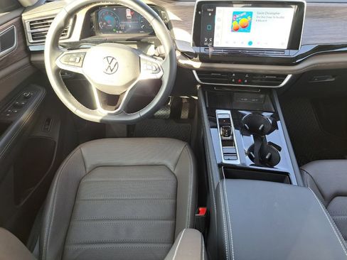 Used 2025 Volkswagen Atlas SEL image 21