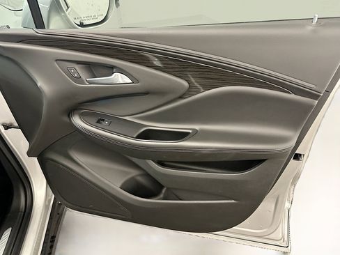 Used 2018 Buick Envision Essence AWD/4WD image 34