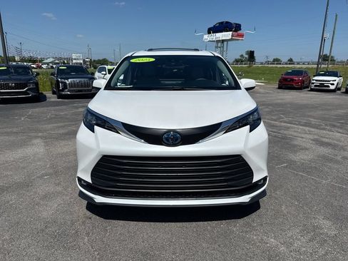 Used 2025 Toyota Sienna XLE w/ XLE Plus Package AWD/4WD image 16