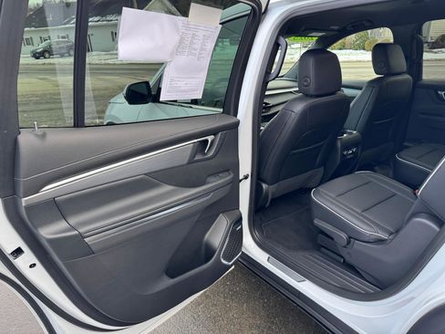 Used 2025 Buick Enclave Preferred image 43