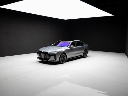 Used 2023 BMW 760i xDrive w/ Executive Package image 84