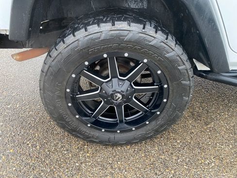 Used 2018 Jeep Wrangler Unlimited Sport w/ Connectivity Group image 32