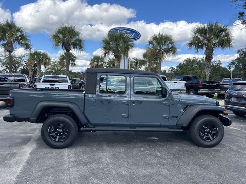 New 2025 Jeep Gladiator Sport image 9