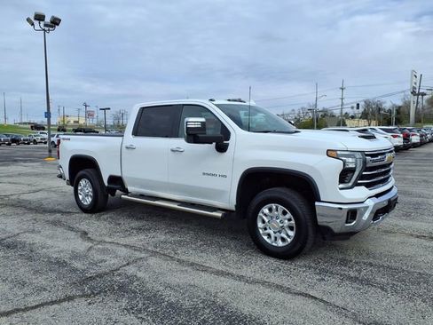 Used 2025 Chevrolet Silverado 3500 LTZ w/ LTZ Convenience Package AWD/4WD image 8