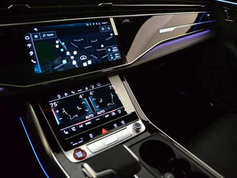 New 2026 Audi SQ7 Prestige image 25