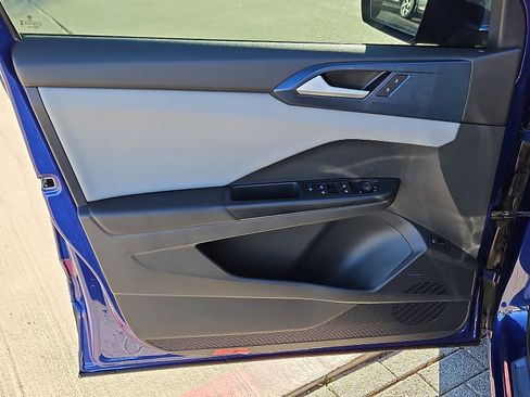 Certified 2023 Volkswagen Taos SE w/ Panoramic Sunroof Package image 12