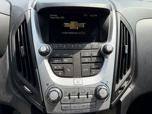 Used 2017 Chevrolet Equinox LT FWD image 11