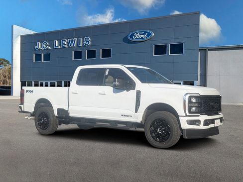 New 2026 Ford F250 Lariat w/ Black Appearance Package AWD/4WD image 1