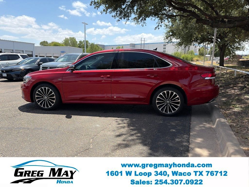 Used 2022 Volkswagen Passat 2.0T FWD image 4