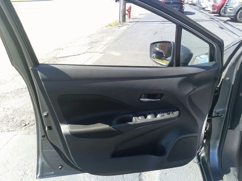 Used 2022 Nissan Versa SV w/ Trunk Package image 16