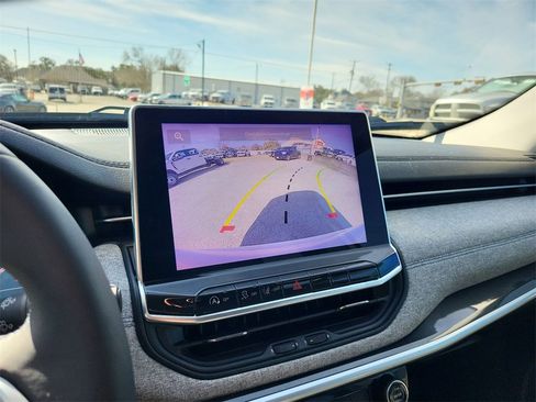 Used 2022 Jeep Compass Latitude image 22