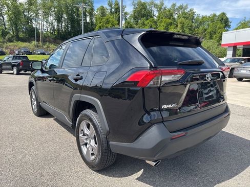 Used 2025 Toyota RAV4 XLE AWD/4WD image 4