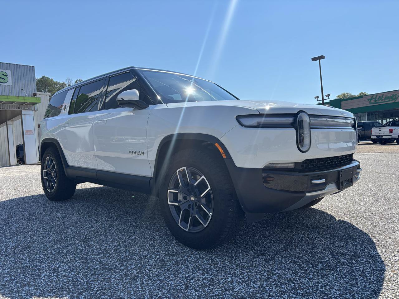 Used 2025 Rivian R1S Adventure Dual AWD/4WD image 7