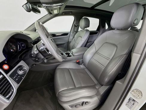 Certified 2023 Porsche Cayenne AWD/4WD image 5
