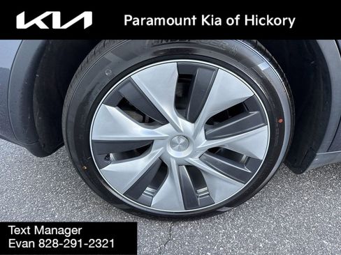 Used 2022 Tesla Model Y Long Range image 9