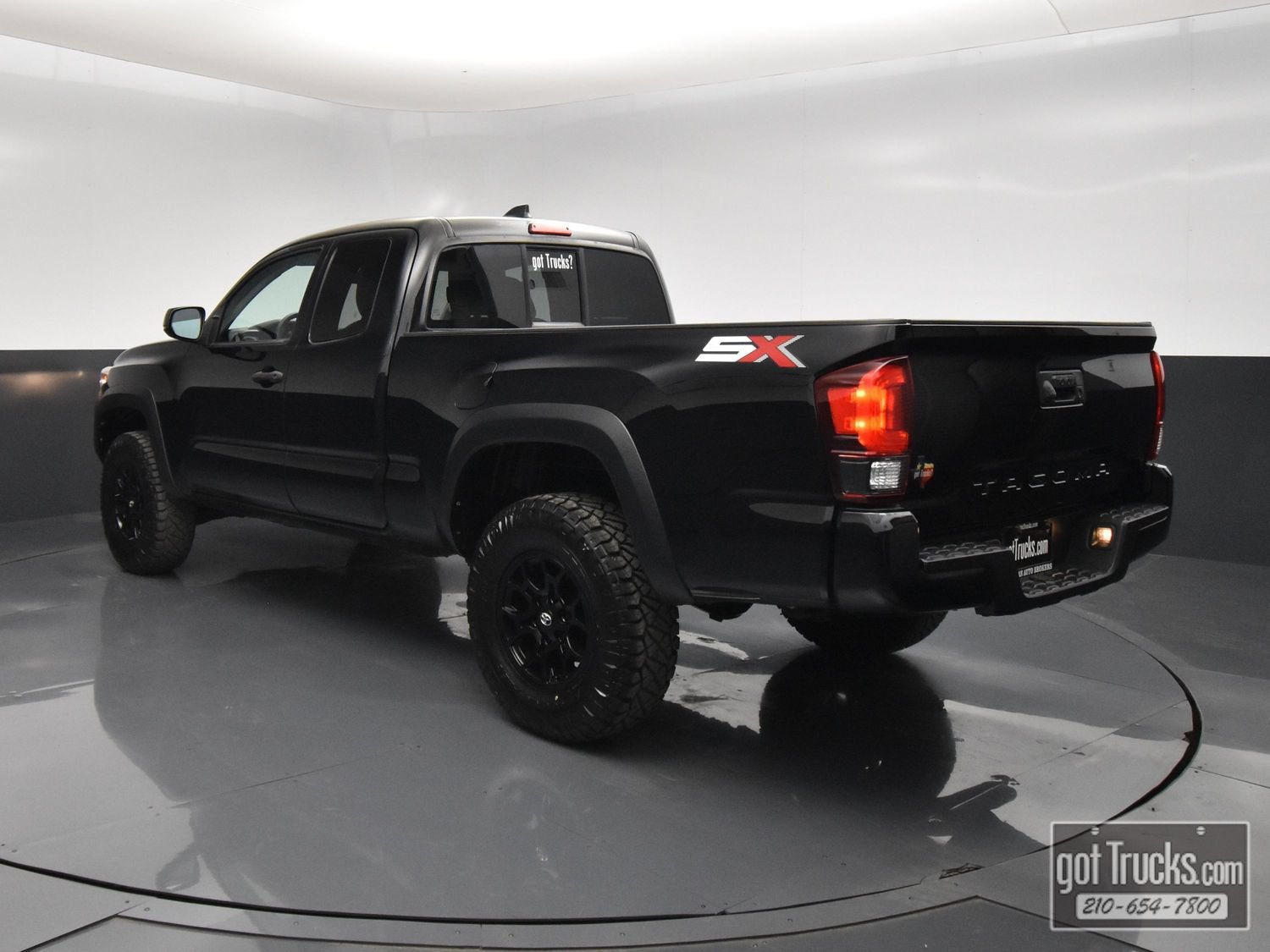 Used 2020 Toyota Tacoma SR w/ SX Package RWD image 5