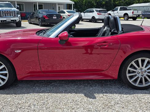 Used 2017 FIAT 124 Spider Lusso RWD image 6