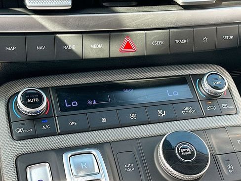 Used 2025 Hyundai Palisade SEL FWD image 16