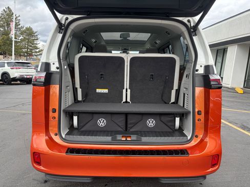 Used 2025 Volkswagen ID. Buzz 1st Edition image 9