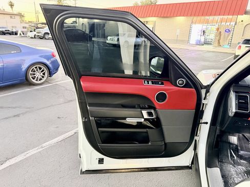 Used 2020 Land Rover Range Rover Sport HST image 7