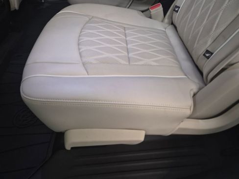 Used 2024 Buick Enclave Avenir w/ Avenir Technology Package image 22