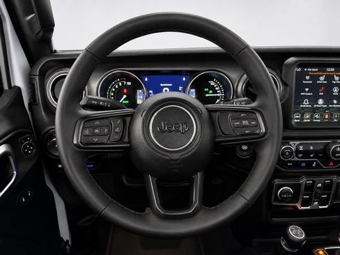 Used 2023 Jeep Wrangler Unlimited w/ Sun & Screen Package AWD/4WD image 34