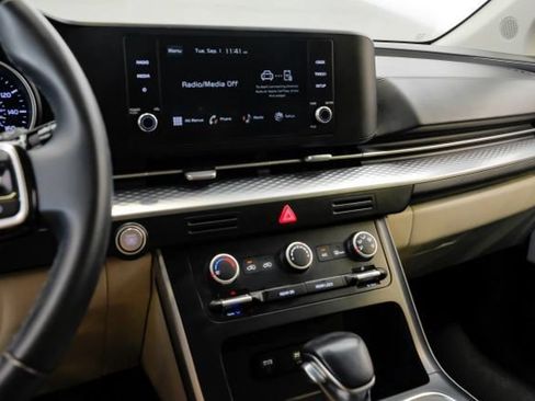 Used 2023 Kia Carnival LX FWD image 34